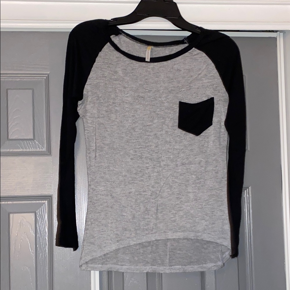 Ocasion Black & Gray Long Sleeve Tee Size Large